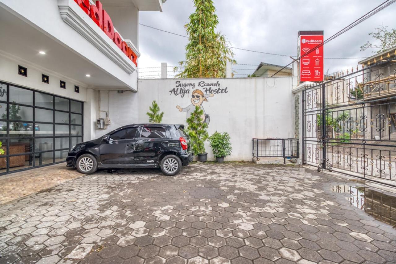Reddoorz Near Stadion Mandala Krida Yogya 2*