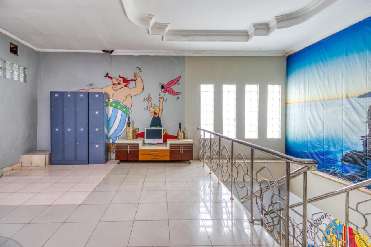 Guest house Reddoorz Near Stadion Mandala Krida Yogya 2*